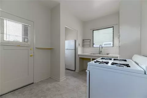 Kitchen - 264 E Glenarm, Pasadena, CA 91106 photo 3 of 4