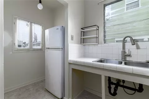 Kitchen - 264 E Glenarm, Pasadena, CA 91106 photo 2 of 4