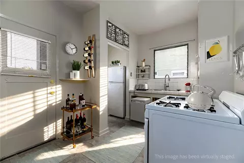 Kitchen - 264 E Glenarm, Pasadena, CA 91106 photo 1 of 4
