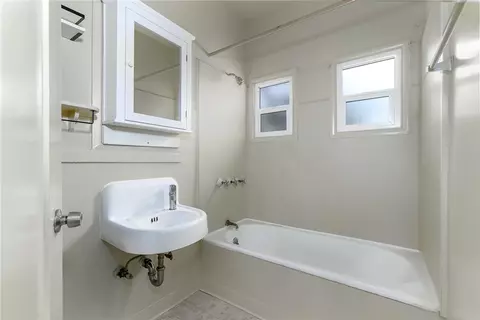 Bath - 264 E Glenarm, Pasadena, CA 91106 photo 2 of 3