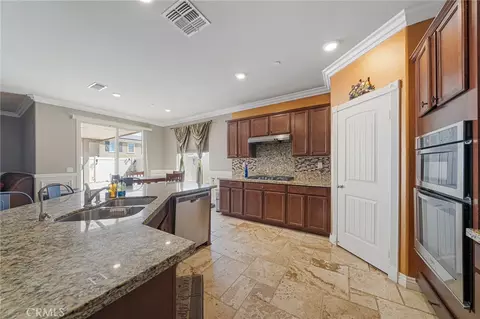 Kitchen - 1070 Viscano Ct, Perris, CA 92571 photo 2 of 2