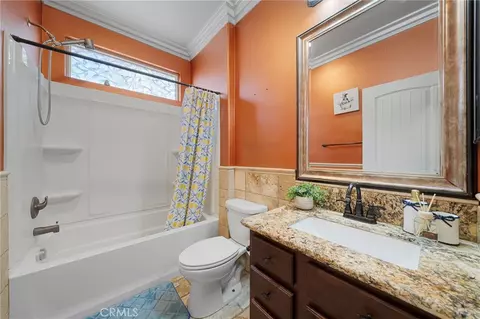 Bath - 1070 Viscano Ct, Perris, CA 92571 photo 1 of 2