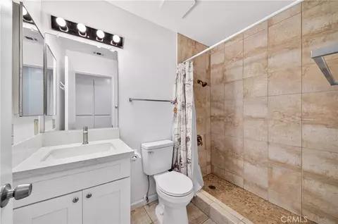 Bath - 7616 Della, Riverside, CA 92503 photo 2 of 4