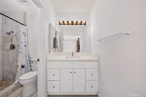 Bath - 7616 Della, Riverside, CA 92503 photo 3 of 4