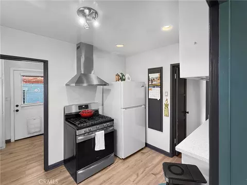 Kitchen - 3618 E Del Mar Blvd, Pasadena, CA 91107 photo 3 of 3
