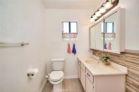 Bath - 11829 Ferris #C, El Monte, CA 91732 photo 4 of 6