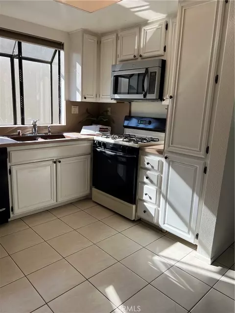 Kitchen - 484 S Euclid, Pasadena, CA 91101 photo 1 of 1
