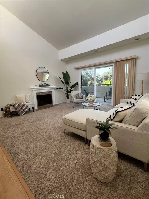 Living - 484 S Euclid, Pasadena, CA 91101 photo 1 of 2