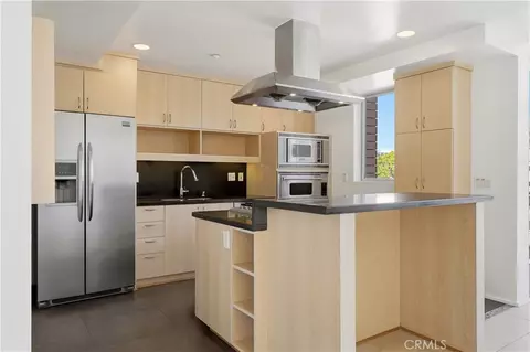 Kitchen - 141 S Hudson Ave #403, Pasadena, CA 91101 photo 1 of 3