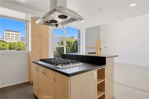 Kitchen - 141 S Hudson Ave #403, Pasadena, CA 91101 photo 2 of 3