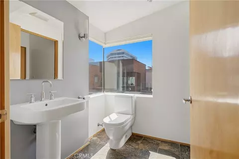 Bath - 141 S Hudson Ave #403, Pasadena, CA 91101 photo 1 of 8