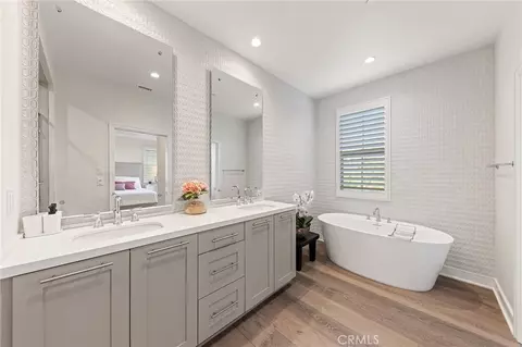 Bath - 117 Petunia, Irvine, CA 92618 photo 3 of 6