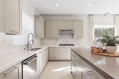 Kitchen - 117 Petunia, Irvine, CA 92618 photo 4 of 6