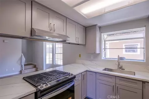 Kitchen - 331 Genoa #E, Monrovia, CA 91016 photo 2 of 3