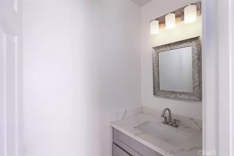 Bath - 331 Genoa #E, Monrovia, CA 91016 photo 1 of 2