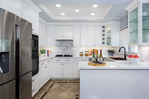 Kitchen - 242 E Glenarm St #5, Pasadena, CA 91106 photo 1 of 2