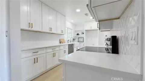 Entry Way - 354 Van Ness, Upland, CA 91786 photo 2 of 2
