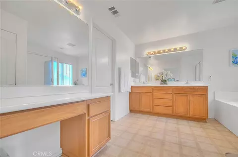 Bath - 1430 Orange Tree Ln, Upland, CA 91786 photo 5 of 8