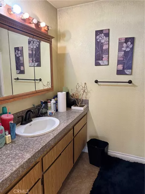 Bath - 1806 N Vineyard, Ontario, CA 91764 photo 3 of 5