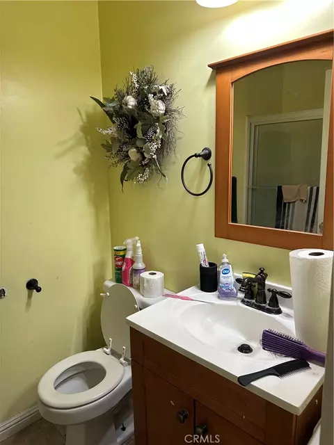 Bath - 1806 N Vineyard, Ontario, CA 91764 photo 4 of 5