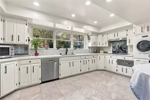 Kitchen - 3255 Ditch, Simi Valley, CA 93063 photo 2 of 4