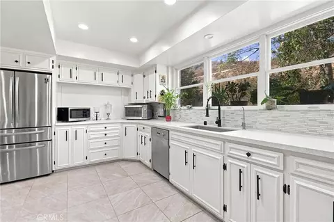 Kitchen - 3255 Ditch, Simi Valley, CA 93063 photo 3 of 4