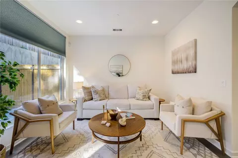 2924 Rowena Ave #9, Los Angeles, CA 90039