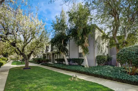 6031 Fountain Park Ln #17, Woodland Hills, CA 91367