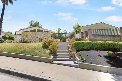 21528 Mulholland Dr, Woodland Hills, CA 91364