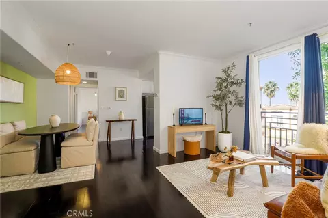 5220 Premiere Hills Cir #114, Woodland Hills, CA 91364