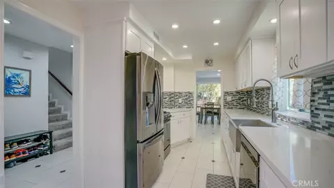 5243 Yarmouth Ave #27, Encino, CA 91316
