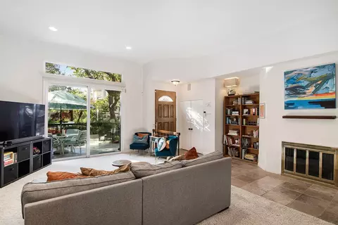 5401 Zelzah Ave #125, Encino, CA 91316