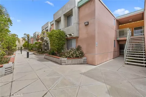 5301 Balboa Blvd #D1, Encino, CA 91316