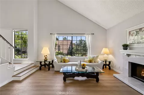 963 Thistlegate Rd, Oak Park, CA 91377