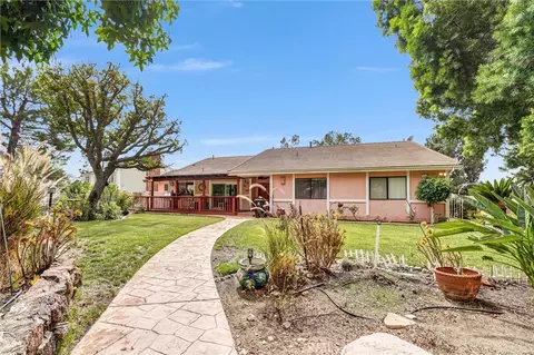 8530 Vine Vly N, Sun Valley, CA 91352