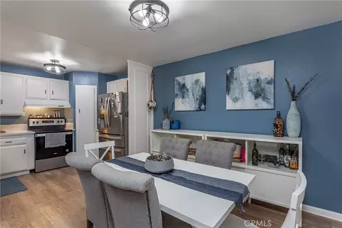 18547 Collins #B2, Tarzana, CA 91356