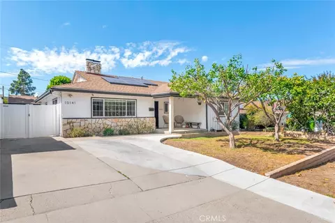10141 Scoville Ave, Sunland, CA 91040