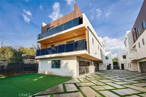 5654 Cartwright Ave, North Hollywood, CA 91601