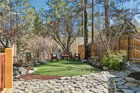 Exterior - 1847 Thrush Rd, Wrightwood, CA 92397 photo 7 of 9