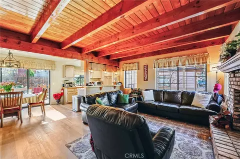 Living - 1847 Thrush Rd, Wrightwood, CA 92397 photo 2 of 5