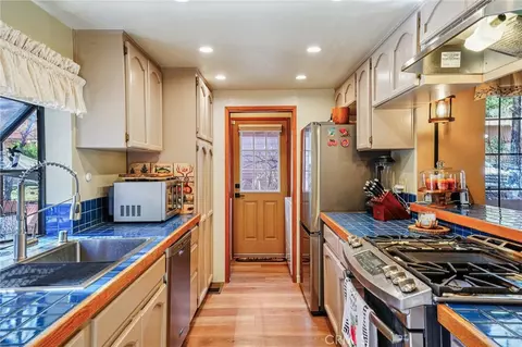 Kitchen - 1847 Thrush Rd, Wrightwood, CA 92397 photo 2 of 3