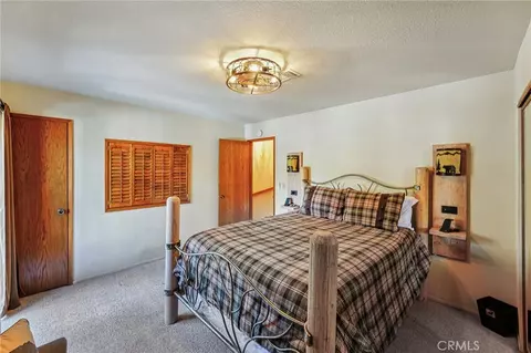 Bedroom - 1847 Thrush Rd, Wrightwood, CA 92397 photo 4 of 5