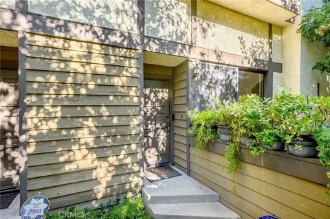 21145 Lassen #3, Chatsworth, CA 91311