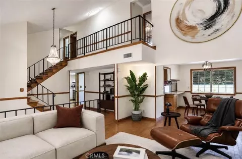 3003 Mesa Verde Dr, Burbank, CA 91504