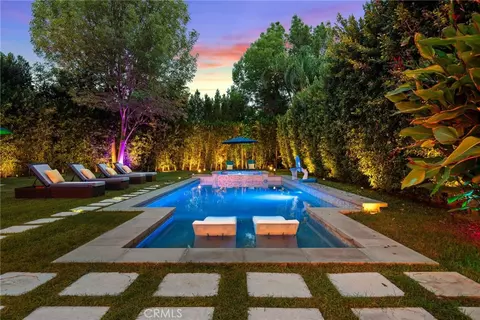 22900 Hatteras Ave, Woodland Hills, CA 91367