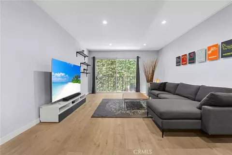 1045 N Kings Rd #107, West Hollywood, CA 90069