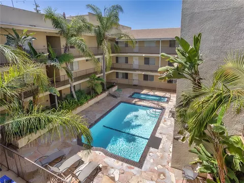 11044 Acama St #302, Studio City, CA 91602