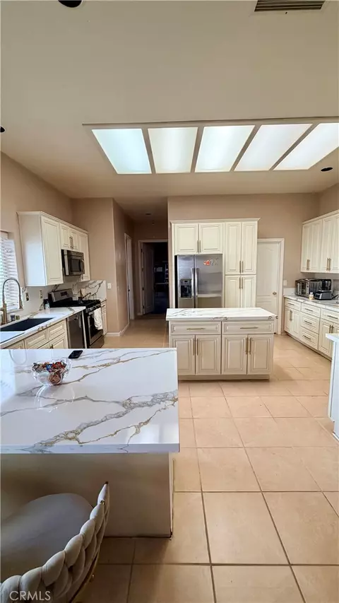 Kitchen - 7590 Fairway, Yucca Valley, CA 92284 photo 2 of 2