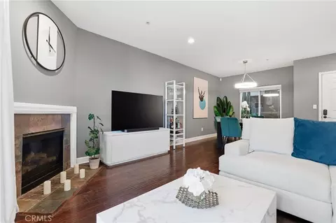 6038 Carlton Way #101, Los Angeles, CA 90028