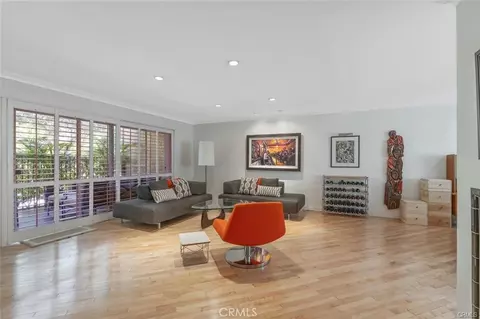9639 Via Torino, Burbank, CA 91504